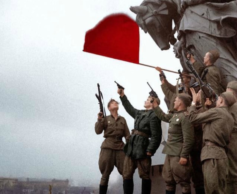 Фотография: Facebook объяснил удаление постов с фото Знамени Победы над Рейхстагом №1 - BigPicture.ru
