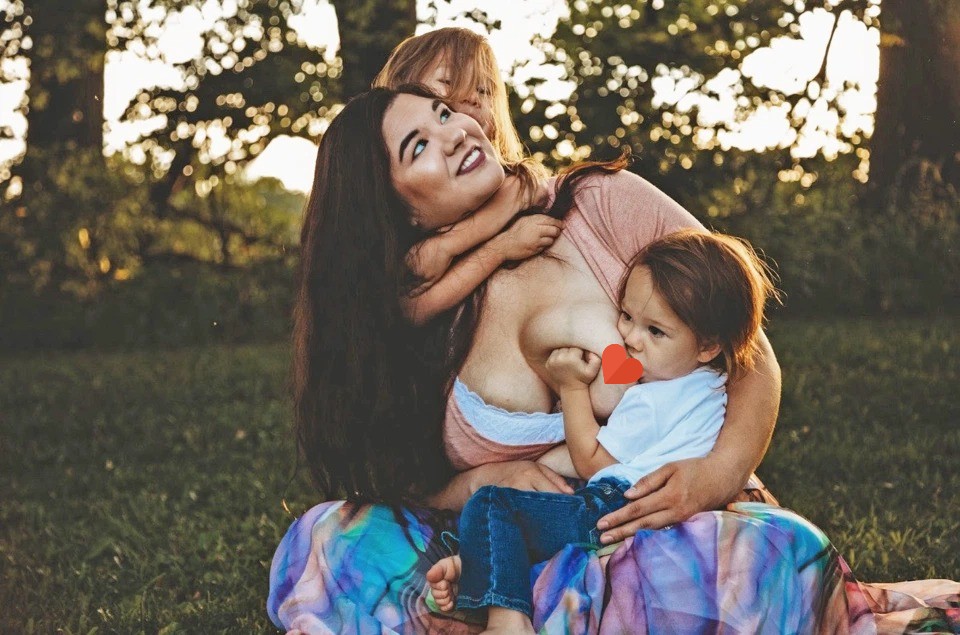 Фотография: Особая связь: мать кормит грудью пятилетнего сына три раза в день №1 - BigPicture.ru