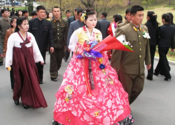 Выйти замуж за коммуниста, или Как выбирают супругов женщины Северной Кореи