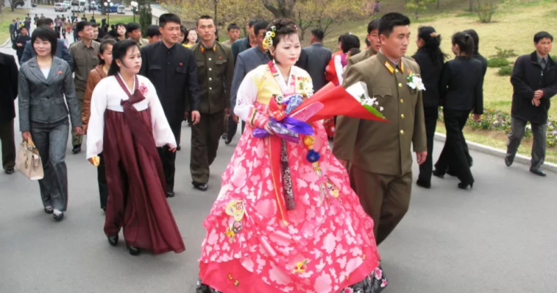 Фотография: Выйти замуж за коммуниста, или Как выбирают супругов женщины Северной Кореи №1 - BigPicture.ru