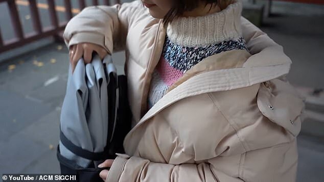 Фотография: В Японии создали надувной электроскутер, который легко помещается в рюкзак №3 - BigPicture.ru
