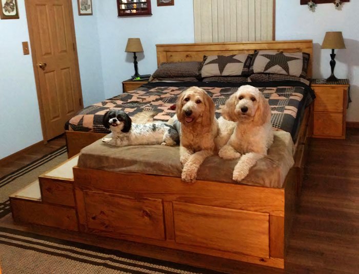 Деревянные лежаки для собак