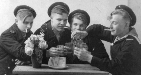 Не хлебом единым: табак, алкоголь и сладости в Красной Армии
