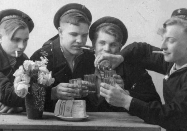 Не хлебом единым: табак, алкоголь и сладости в Красной Армии