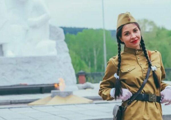 Российскую фитнес-модель затравили за неоднозначную фотосессию в честь Дня Победы