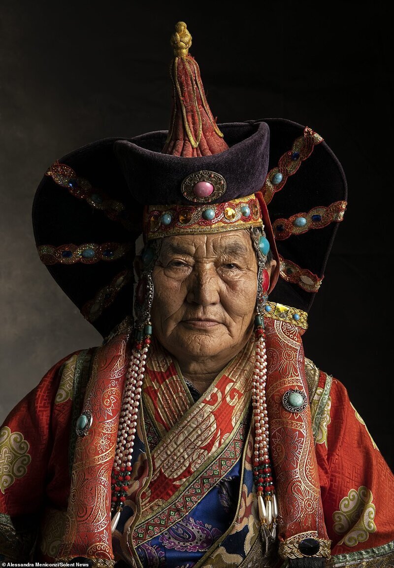 Фотография: Традиционная одежда монголов: неожиданное богатство №10 - BigPicture.ru