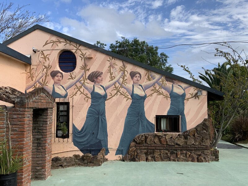 Фотография: Домашний стрит-арт: художники по всему миру рисуют на стенах своих квартир и домов №3 - BigPicture.ru