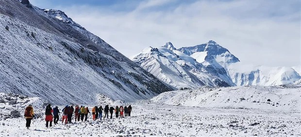 Фотография: Вершина технологий: на Эвересте с помощью яков установили вышку 5G №7 - BigPicture.ru