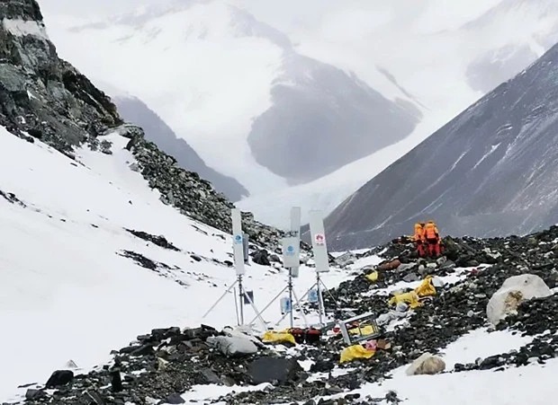 Фотография: Вершина технологий: на Эвересте с помощью яков установили вышку 5G №3 - BigPicture.ru