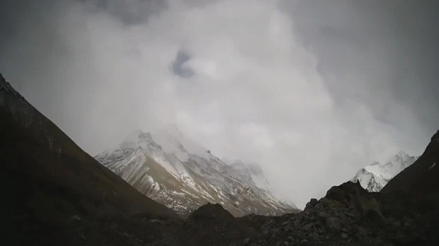 Фотография: Вершина технологий: на Эвересте с помощью яков установили вышку 5G №4 - BigPicture.ru