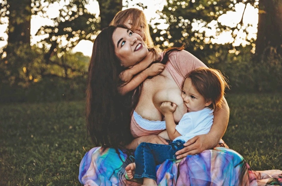 Фотография: Особая связь: мать кормит грудью пятилетнего сына три раза в день №4 - BigPicture.ru
