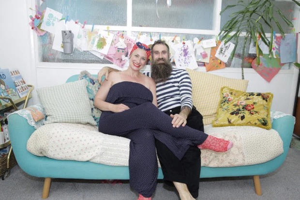 Фотография: Диванные истории: как мебель стала неотъемлемой частью жизни британских семей №2 - BigPicture.ru