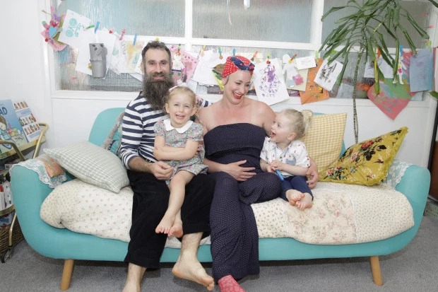 Фотография: Диванные истории: как мебель стала неотъемлемой частью жизни британских семей №3 - BigPicture.ru