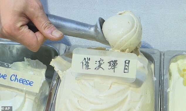 Фотография: В Гонконге начали продавать мороженое со вкусом слезоточивого газа №2 - BigPicture.ru