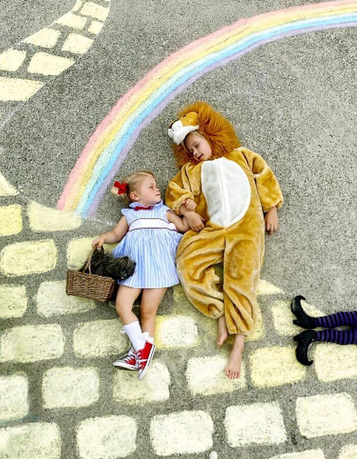 Фотография: Мелки и фантазия: милые фото волшебных миров, которые мама создала для дочек в карантине №10 - BigPicture.ru