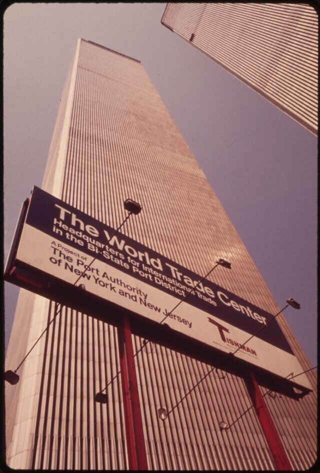Фотография: Башни-близнецы в 70-е: как выглядел Всемирный торговый центр в самом начале №16 - BigPicture.ru