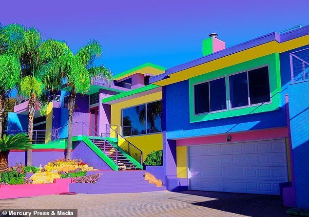 Фотография: Художница тратит тысячи долларов, чтобы ее дом был ярким, но вот соседи не в восторге №7 - BigPicture.ru