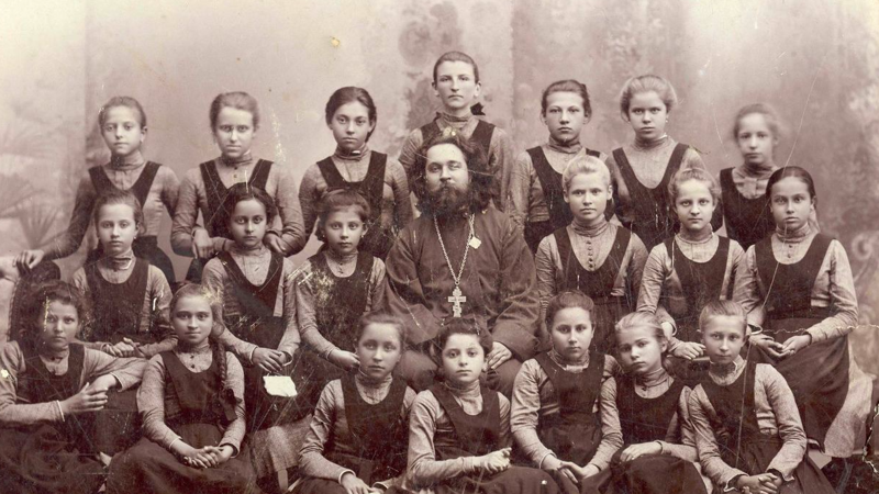 Фотография: Как выглядели школьницы раньше и сейчас №13 - BigPicture.ru