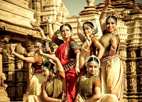 Измены, третий пол и поющие трусы: сексуальные развлечения древних индийцев