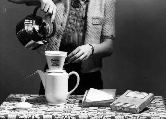 Фотография: Как домохозяйка Мелитта Бенц изобрела фильтр для кофе и основала компанию Melitta Group №4 - BigPicture.ru