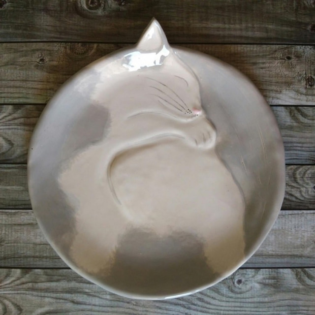 Фотография: 12 прекрасных декоративных тарелок в виде уютно свернувшихся кошек №14 - BigPicture.ru