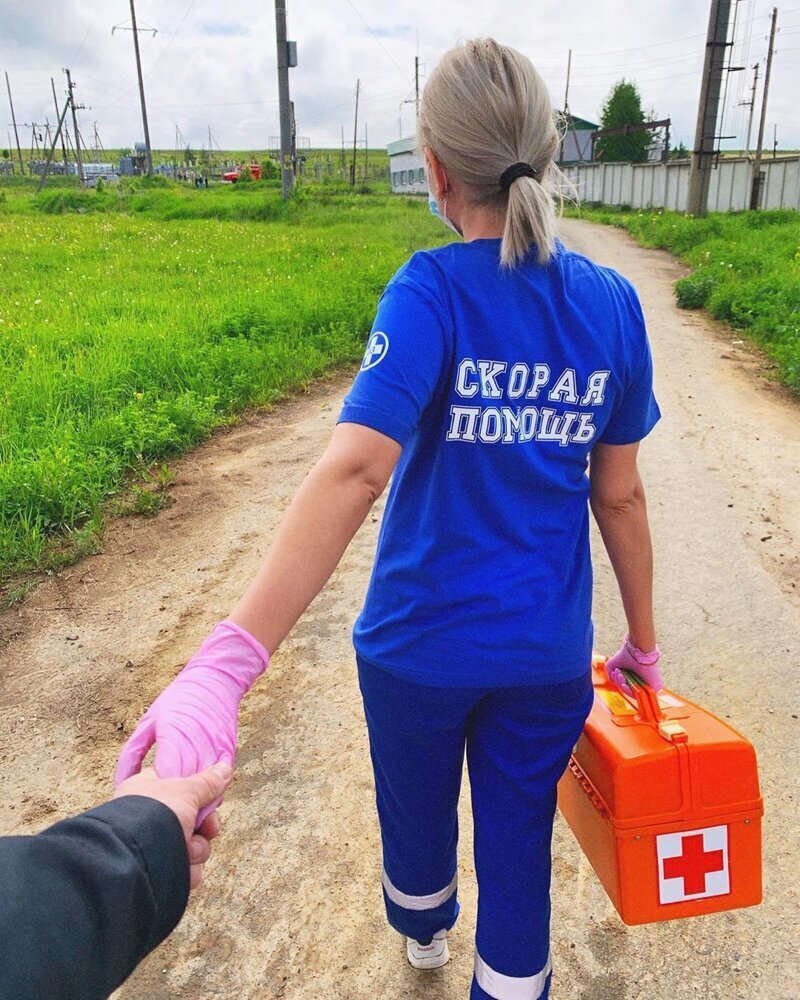 Фотография: Очаровательные врачи скорой помощи, которые ежедневно борются с COVID-19 №6 - BigPicture.ru