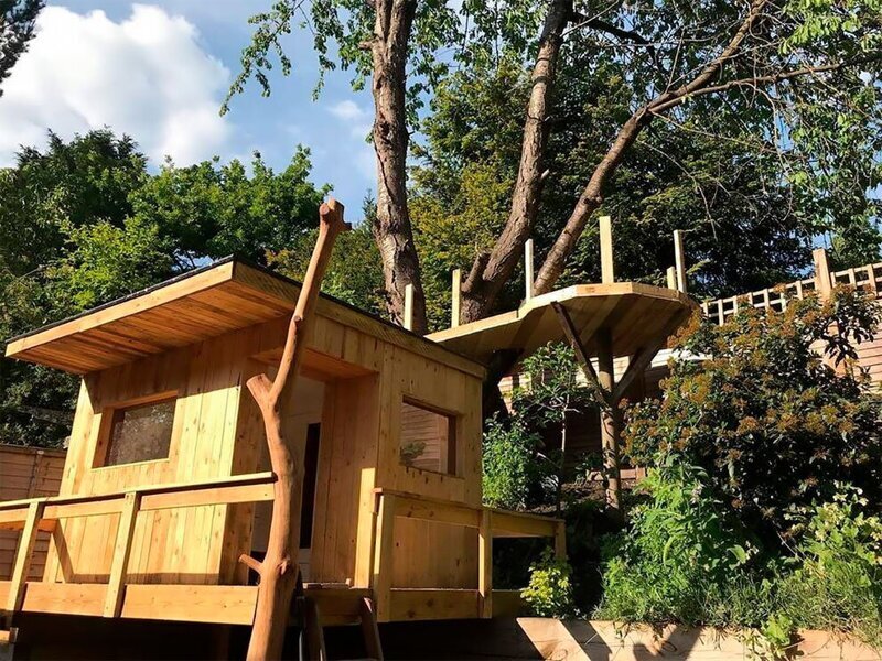 Фотография: Дочка в восторге! Дом на дереве из старых досок, который построил заботливый отец №7 - BigPicture.ru