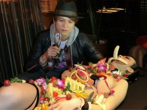 Фотография: Ниотамори: как появилась традиция есть суши с обнаженного женского тела №7 - BigPicture.ru
