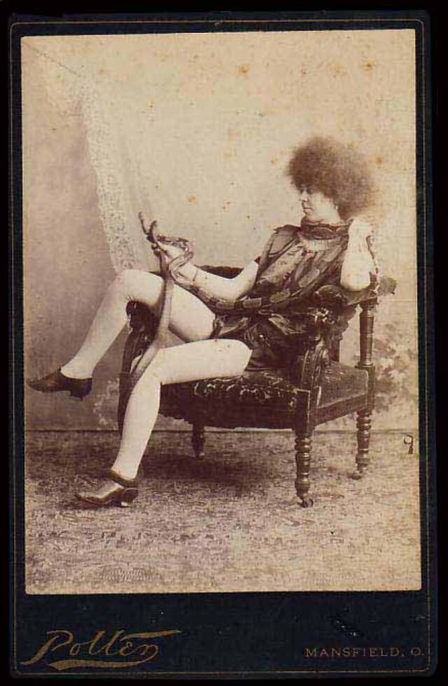 Фотография: Самые красивые в мире женщины: фальшивые черкешенки, которые выступали в цирках 19 века №17 - BigPicture.ru