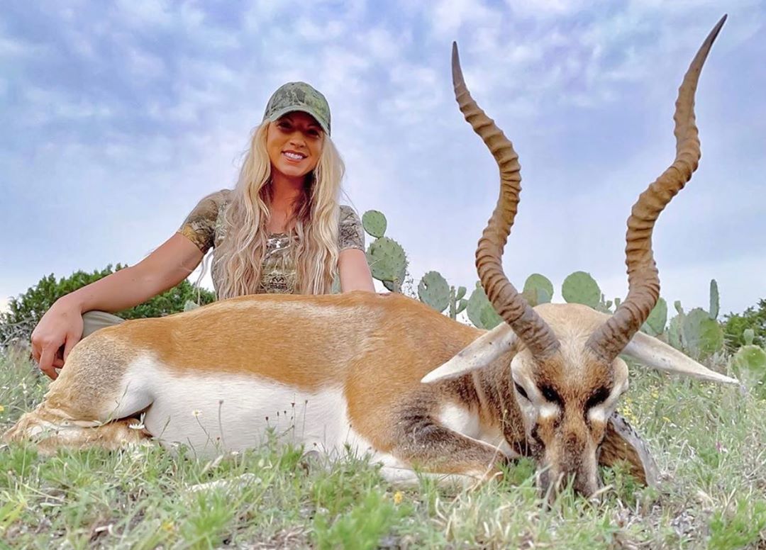 Фотография: Красивые девушки на охоте: в Instagram появился аккаунт, который многие осудят №8 - BigPicture.ru