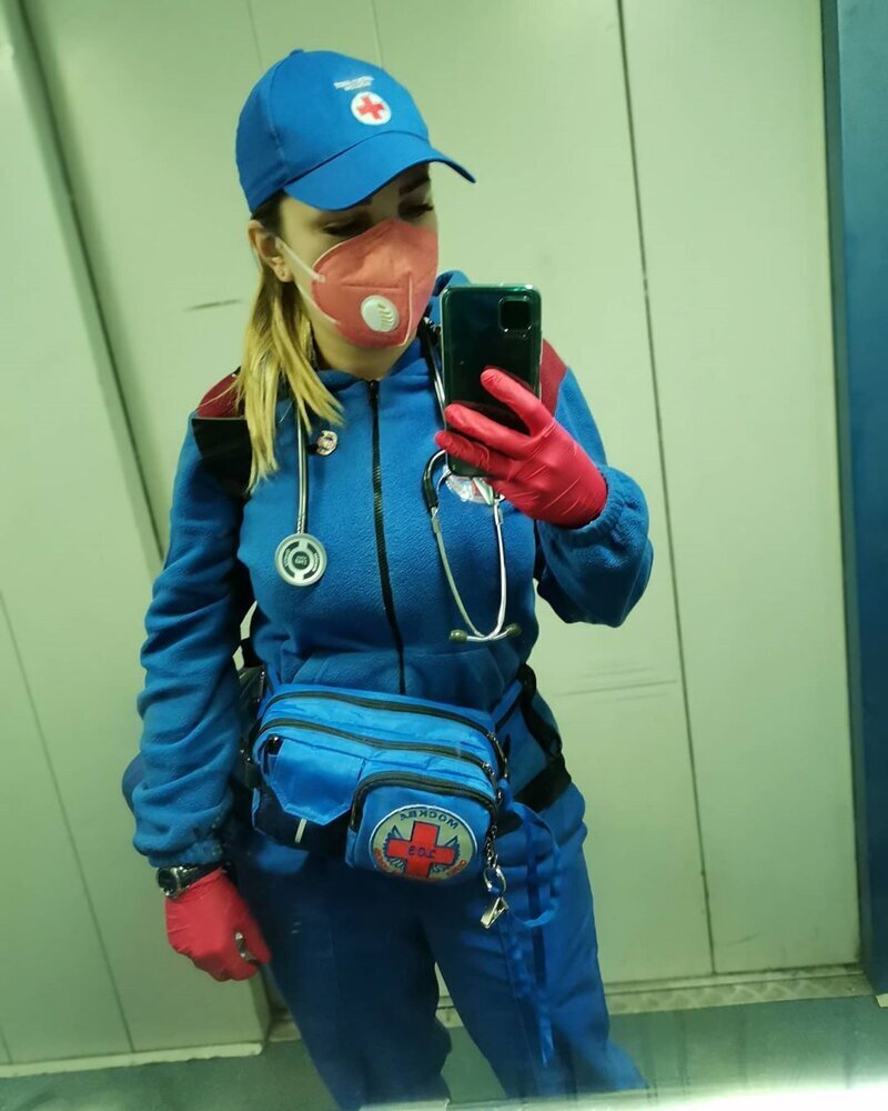Фотография: Очаровательные врачи скорой помощи, которые ежедневно борются с COVID-19 №5 - BigPicture.ru