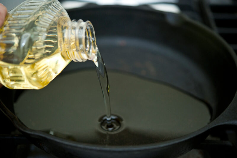 Фотография: Яд на сковородке: чем опасно рафинированное растительное масло №4 - BigPicture.ru