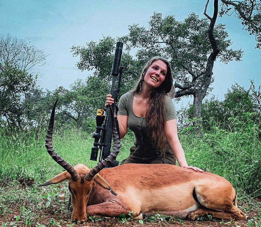 Фотография: Красивые девушки на охоте: в Instagram появился аккаунт, который многие осудят №1 - BigPicture.ru