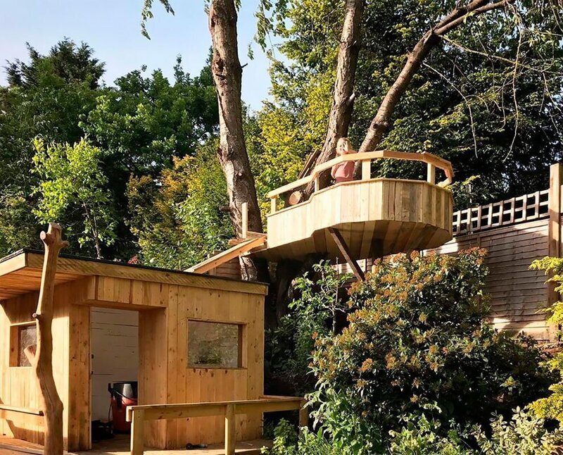 Фотография: Дочка в восторге! Дом на дереве из старых досок, который построил заботливый отец №16 - BigPicture.ru