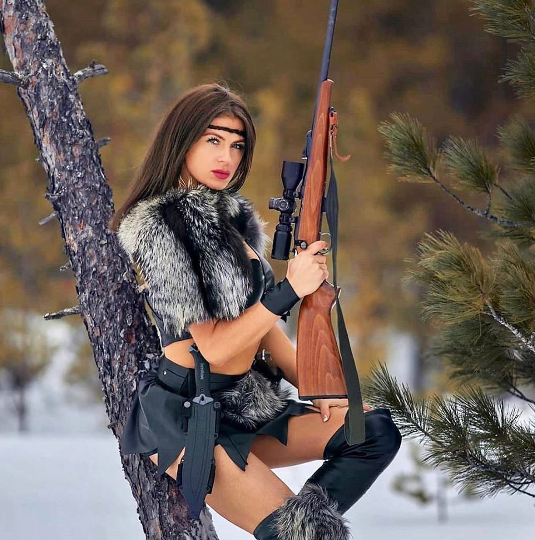 Фотография: Красивые девушки на охоте: в Instagram появился аккаунт, который многие осудят №16 - BigPicture.ru