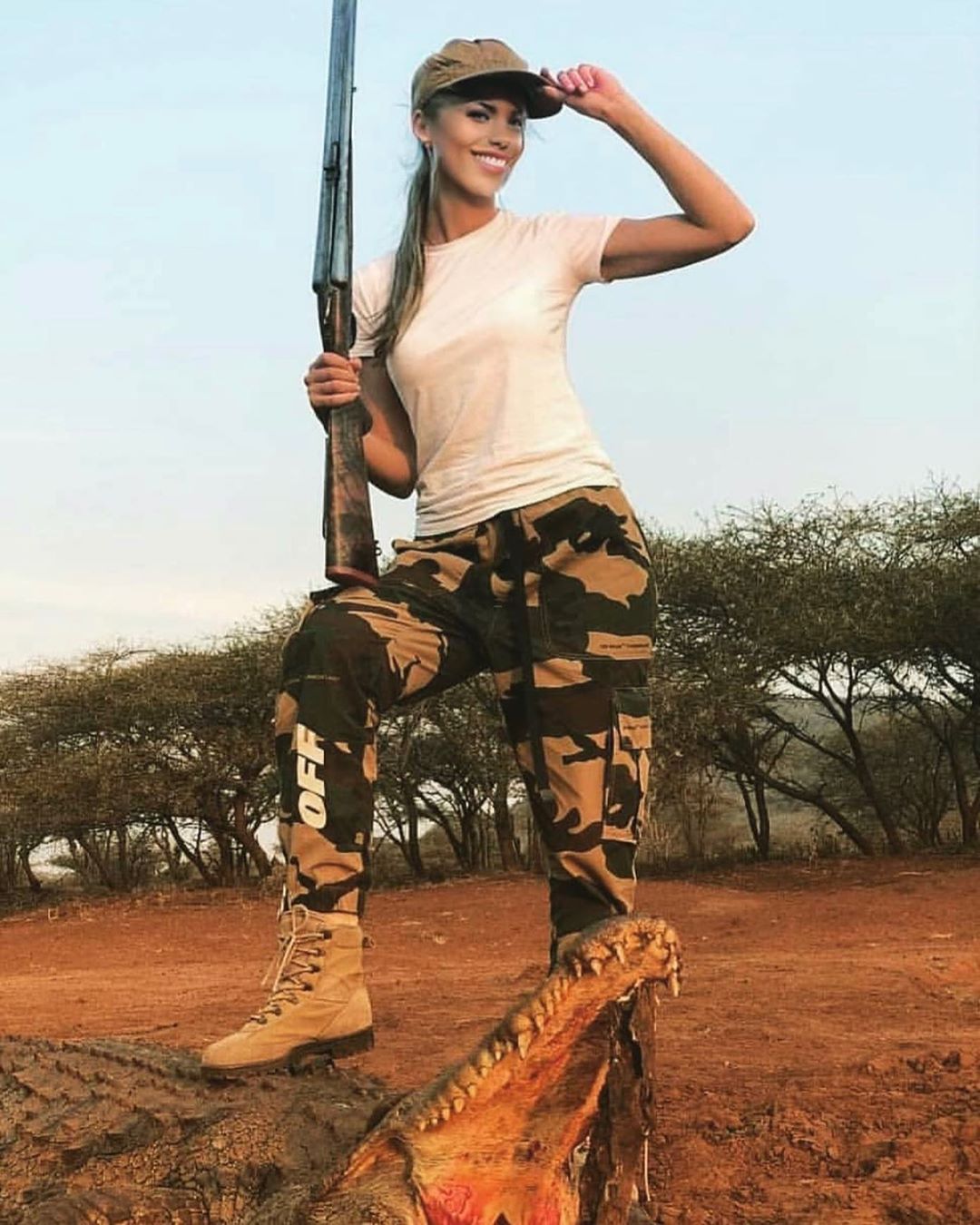 Фотография: Красивые девушки на охоте: в Instagram появился аккаунт, который многие осудят №7 - BigPicture.ru