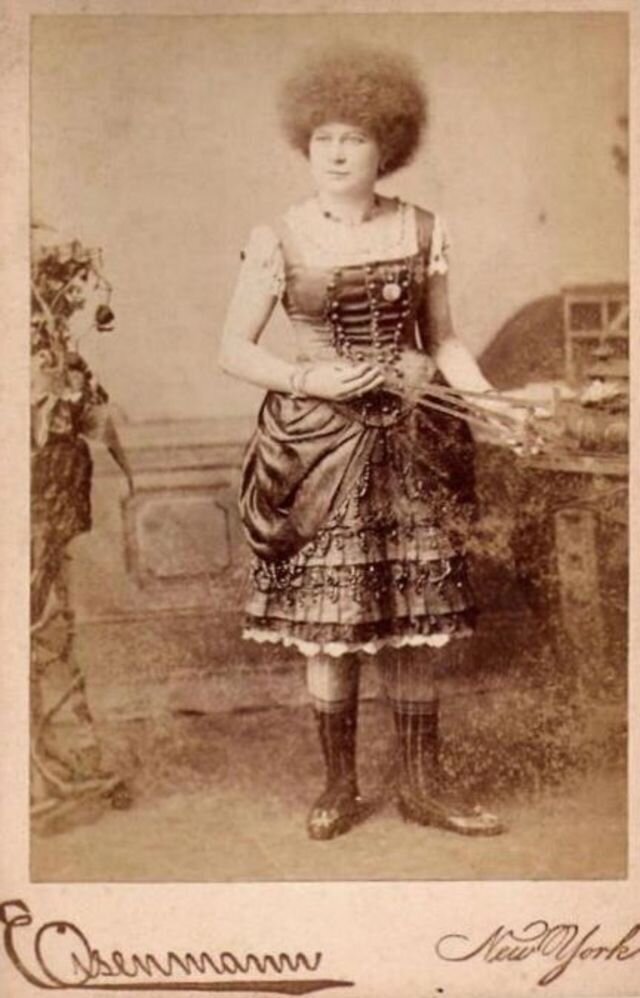 Фотография: Самые красивые в мире женщины: фальшивые черкешенки, которые выступали в цирках 19 века №11 - BigPicture.ru