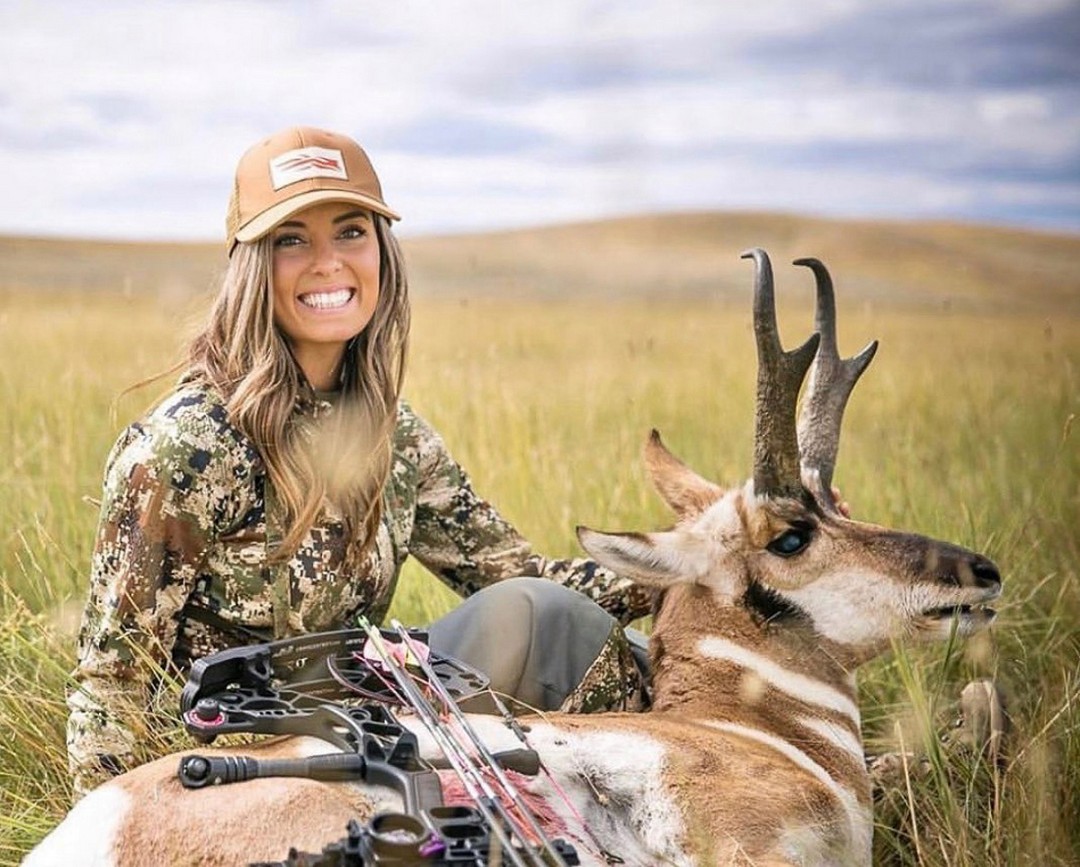 Фотография: Красивые девушки на охоте: в Instagram появился аккаунт, который многие осудят №26 - BigPicture.ru