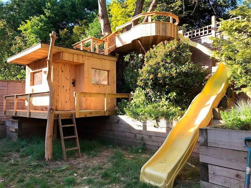 Фотография: Дочка в восторге! Дом на дереве из старых досок, который построил заботливый отец №2 - BigPicture.ru