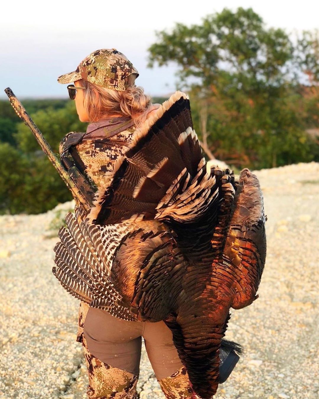 Фотография: Красивые девушки на охоте: в Instagram появился аккаунт, который многие осудят №15 - BigPicture.ru