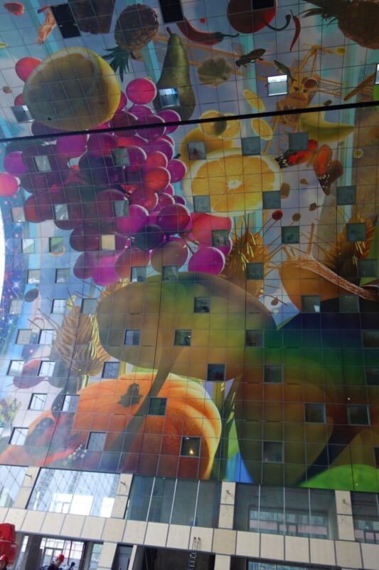 Фотография: Как выглядит цифровая фреска на невероятном футуристическом здании рынка Роттердама №20 - BigPicture.ru