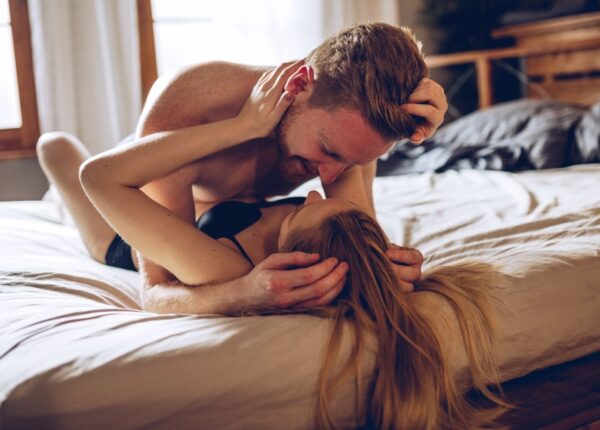 Больше интима, меньше суеты: 10 деталей для сексуальной атмосферы в спальне
