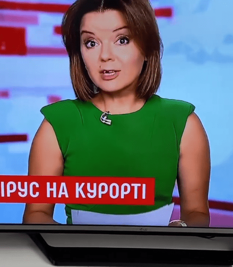 Фотография: Конфуз в прямом эфире: телеведущая на глазах у зрителей потеряла передний зуб, но сохранила хладнокровие №5 - BigPicture.ru