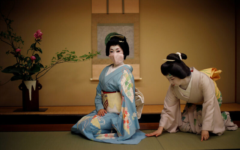 Фотография: Как японские гейши борются за выживание во время пандемии коронавируса №2 - BigPicture.ru
