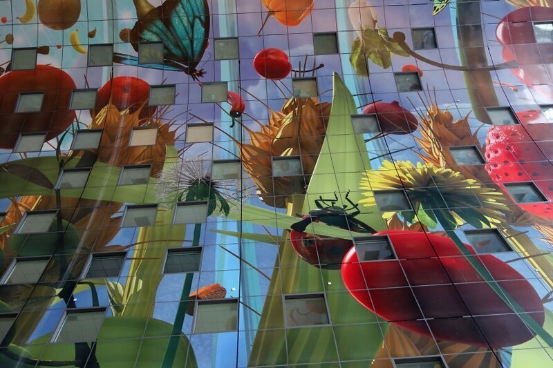 Фотография: Как выглядит цифровая фреска на невероятном футуристическом здании рынка Роттердама №18 - BigPicture.ru