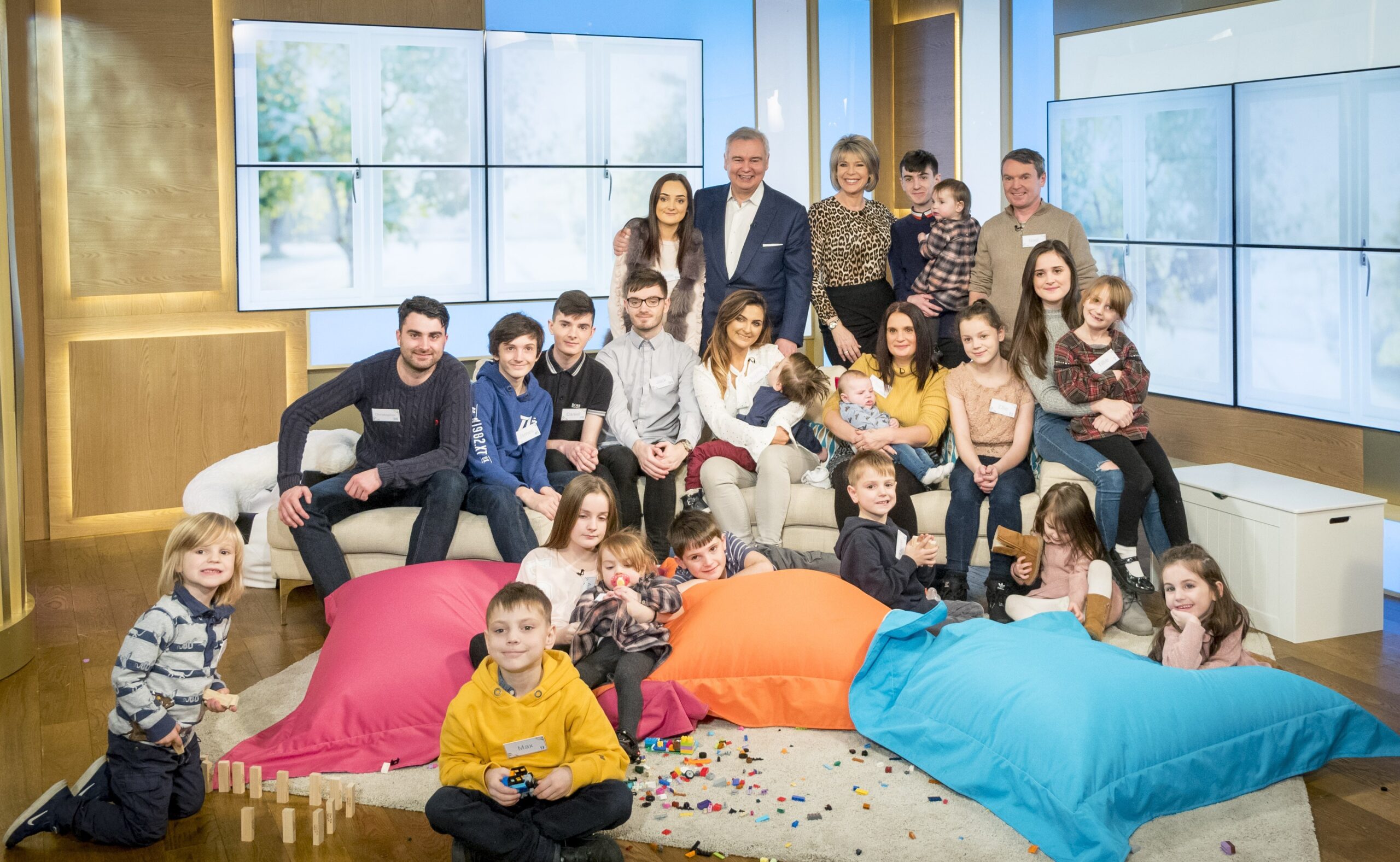 Фотография: Рукавичка: в гостях у самой большой британской семьи, в которой 19 детей №1 - BigPicture.ru
