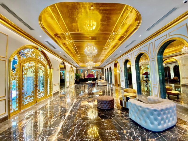 Фотография: Во Вьетнаме открылся отель, покрытый чистым золотом внутри и снаружи №1 - BigPicture.ru