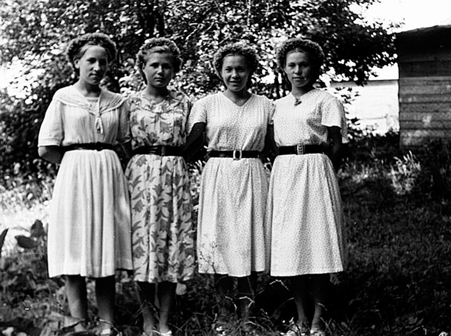 Фотография: Как менялся внешний вид русских женщин на протяжении 20 столетия №15 - BigPicture.ru