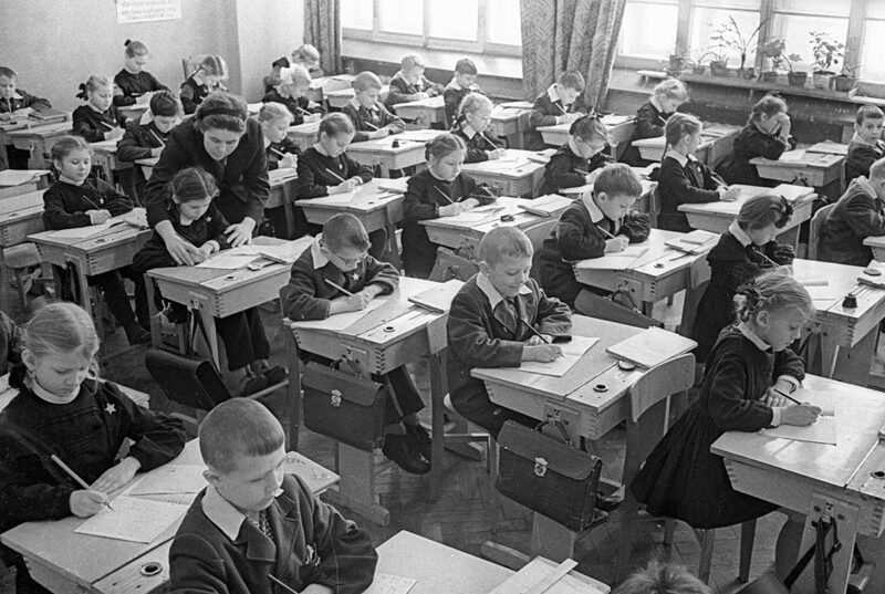 5 самых популярных «нельзя»: что запрещали делать в советских школах