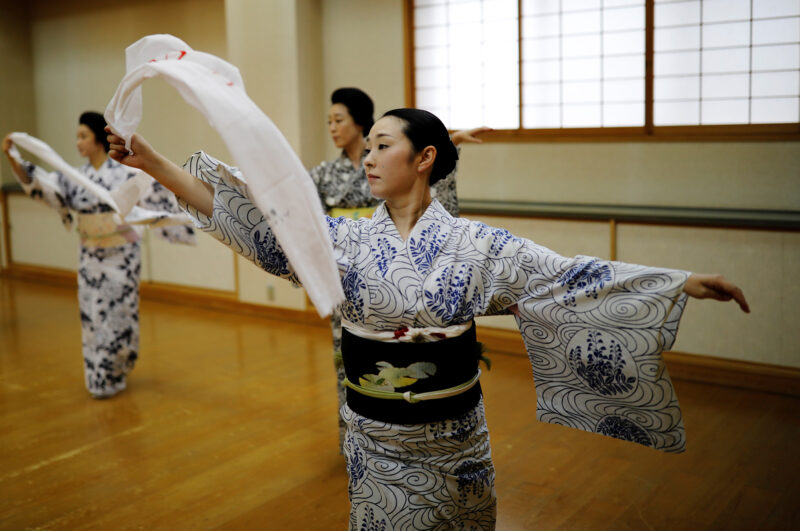 Фотография: Как японские гейши борются за выживание во время пандемии коронавируса №1 - BigPicture.ru